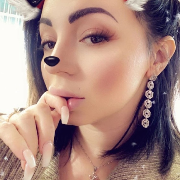 Meet your Posher, Ashley - Picture 2 of 7